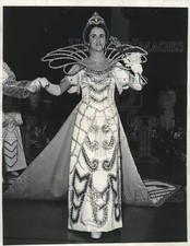 1975 Press Photo Sandra Menge, Krewe of Grela's 28th annual Carnival gala queen picture