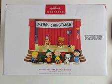 Hallmark Keepsake-Merry Christmas, Charlie Brown Peanuts Gang Table Decoration picture
