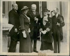1934 Press Photo Americans visit Lafayette Exhibit in Paris - lry14355 picture