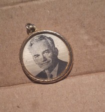vintage 1964 Barry Goldwater presidential campaign flashing lenticular charm picture