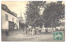 Old postcard 03 - Deneuilles les Mines (Allier) - La Place - Animée - Uncommon picture