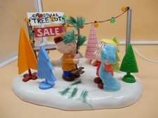 2004 Dept 56 SNOOPY Peanuts Christmas TREE LOT lights up picture