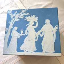 Vtg Wedgwood Venice Fine Bone China Ring Trinket Box Velvet Insert & Packaging picture