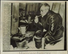 1947 Press Photo Admiral Richard Byrd smokes corncob pipe at Little America Camp picture