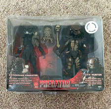 NECA Predators Berserker & City Hunter 2-Pack TRU Exclusive Damaged Package picture