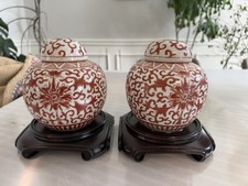 A pair of  Chinese antique 19th century  porcelain ginger jars red color picture