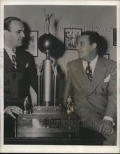 1943 Press Photo Art Flynn, Harry Wismer for sports commentary on air picture