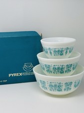 Vtg NOS Pyrex Amish Butterprint Mixing Bowls Set of 3 401 402 403 ORIGINAL BOX picture