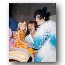 Cher, Chaz Bono, Sonny Bono Photo 8x10 1973 Pop Music Family Portrait picture