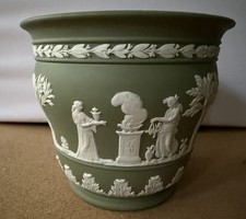 VINTAGE WEDGWOOD SAGE GREEN JASPERWARE FOOTED VASE – WINGED CHERUB IMAGERY picture