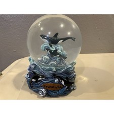 SeaWorld Adventure Parks Orca Killer Whale Snow Globe Water Globe Souvenir picture