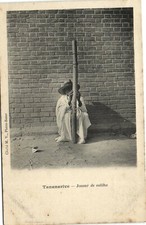 PC MADAGASCAR, TANANARIVE, JOEUR DE VALIHA, Vintage Postcard (b31320) picture