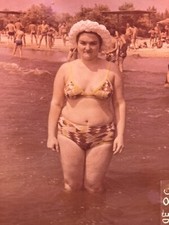 1980s Pretty Curvy Young Woman Bikini Beach Sea USSR Vtg Snapshot Photo B&W picture