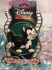 Disney DSSH Pinocchio Cursive Cuties LE 400 Figaro Cat 2021 JUMBO Pin picture
