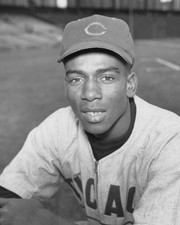 Baseball player Ernie Banks USA 1960 Banks played entire career Ch- Old Photo picture