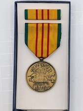 Original Vietnam Service Medal set Pendant, Service Ribbon with Clip and Bar Set picture