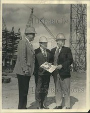 1972 Press Photo Baseball Moguls at the construction site of the Super Dome picture