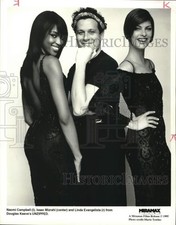 1995 Press Photo Naomi Campbell and the cast of the film 