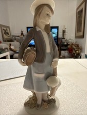Lladro Girl Figurine with Hat and Bag Porcelain Spain Mint Condition  8