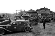 WW2 WWII Photo German Panzer  Tanks in Russian Village  World War Two 4381 picture