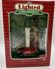 1988 Hallmark Keepsake Bearly Reaching Magic Christmas Light Ornament QLX7151 picture