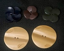 Vtg 5 Bakelite? Early Plastic Yellow Black Green Brown Buttons #23 picture
