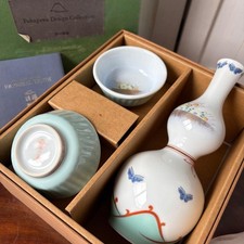 Fukagawa Seiji Porcelain Sake Jug Flowers & Butterflies Hand-Painted Blue White picture
