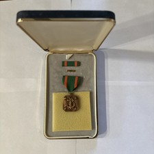 Vintage US Navy & Marine Corps Achievement Medal Set with Ribbon Pin & Case picture