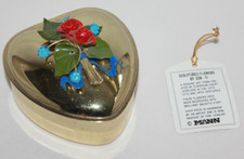 Vintage Trinket Box heart sculpted flowers Mann Eda gold tone love 1977 cottage picture