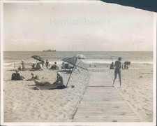 1932 Press Photo Palm Beach FL Society at Sea Spray Beach for Winter - ner38781 picture