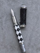 Montblanc Great Characters Homage to Queen Fountain Pen Black/White Diamond Grid picture