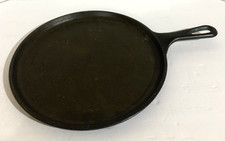 Vintage Lodge USA 9OG Cast Iron Round Griddle Skillet Pan 10.5 Inch Flat Pancake picture