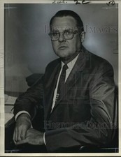 1963 Press Photo Dr. Walter Unglaub explains the success of a 7-year project picture