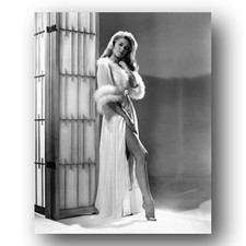 Elizabeth Montgomery Photo 8x10 Bewitched Actress Portrait picture