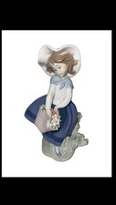 Lladro  Pretty Pickings Girl With Basket of Flowers 7