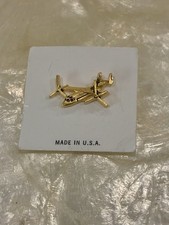 V-22 Osprey Tiltrotor Aircraft Gold Lapel Pin NOS Card Made USA 1980s-90s MIL picture
