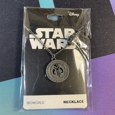 Bioworld Star Wars Necklace Mythosaur Insignia and Helmet Charm (Boba Fett) picture
