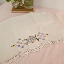 Vintage Hand Embroidered Floral Linen Towel Scalloped Lace Trim Cream Multicolor picture