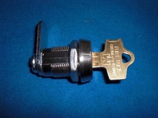 BALLY / MIDWAY / PACMAN / MS PACMAN / 1350 FORT 7/8 CAM LOCK & ONE 1350 KEY picture