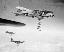 USAF Boeing B-17 Flying Fortress Bombers in flight WW2 WWII 8x10 Photo 502a picture