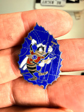 RARE 1944 Walt Disney Beechcraft Busy Bee Pin PINBACK ww2 homefront picture
