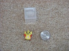 Bella Sara Chibi mini rubber animal, with stackable cube - Wiffle Bear - yellow picture
