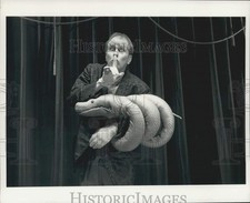 1994 Press Photo Geoff Hoyle stars in the production of 