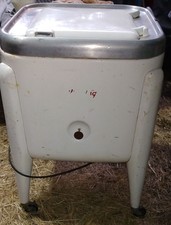 1956 March Built Vintage Maytag square-tub wringer washing machine, the E2L wor picture