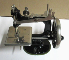 Vtg 1920s Singer Sewhandy Model 20 Toy Sewing Machine & Felt Base Black picture