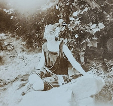 Pretty Young Woman 1920s Flapper / Vintage Snapshot Found Photo picture