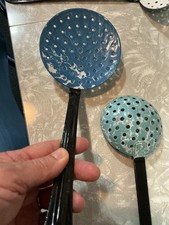 RARE AGATE BLUE SKIMMER LADLE MINT COLOMBIAN GRANITEWARE ENAMELWARE  ANTIQUE picture