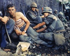 VIETNAM WAR SOLDIERS AT HUE CITY 8x10 GLOSSY PHOTO PRINT picture