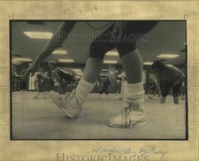 1992 Press Photo Kathy Koehl Leading Aerobics Class - noa08782 picture