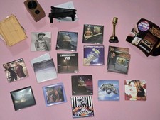 Zuru Mini Brands Vinyl 16 Vinyls Plus Accessories  picture
